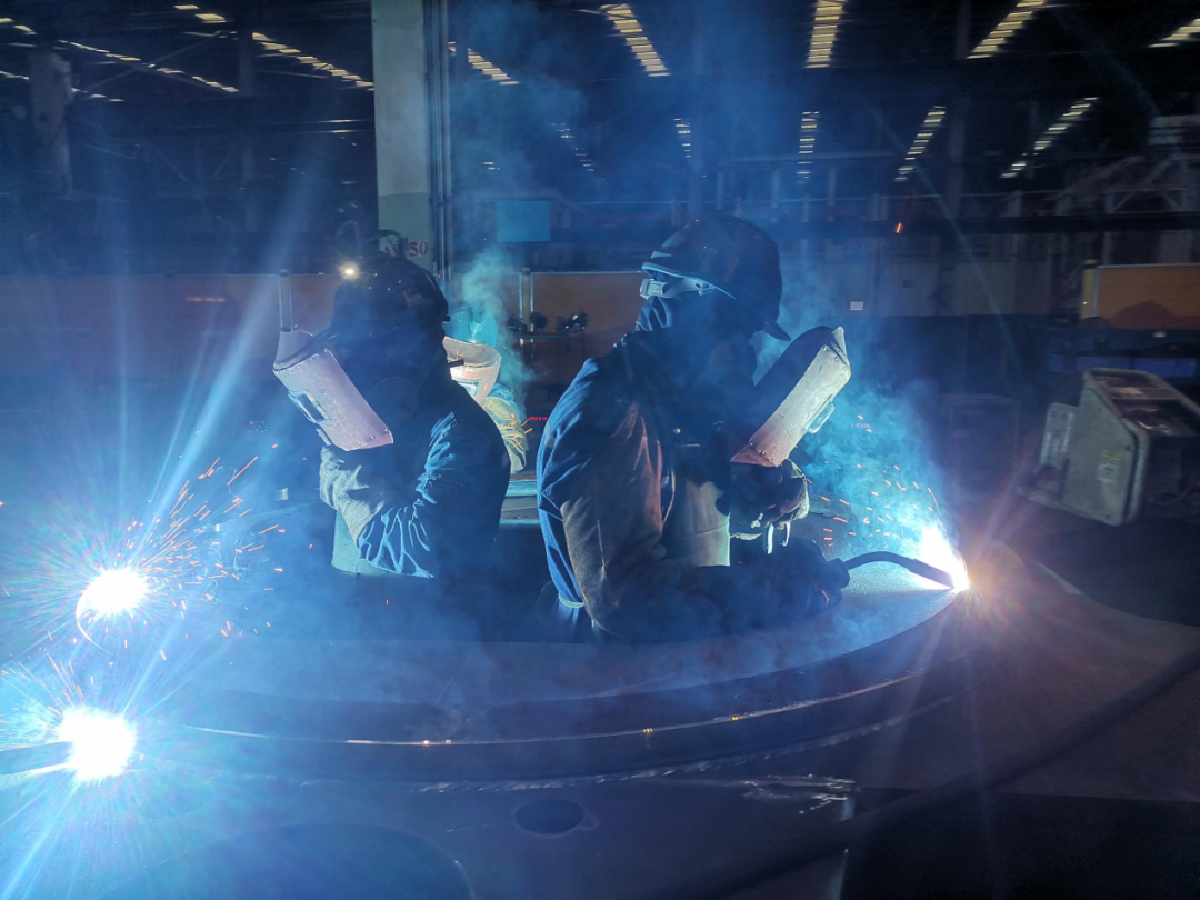 恒峰g22匠心 | 一把焊枪“点亮”绚烂人生