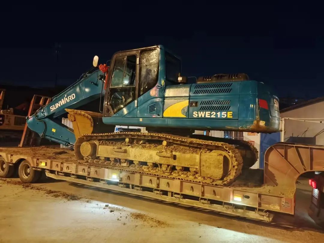 冲锋一线显继续！恒峰g22智能挖掘机助力长沙方舱医院建设