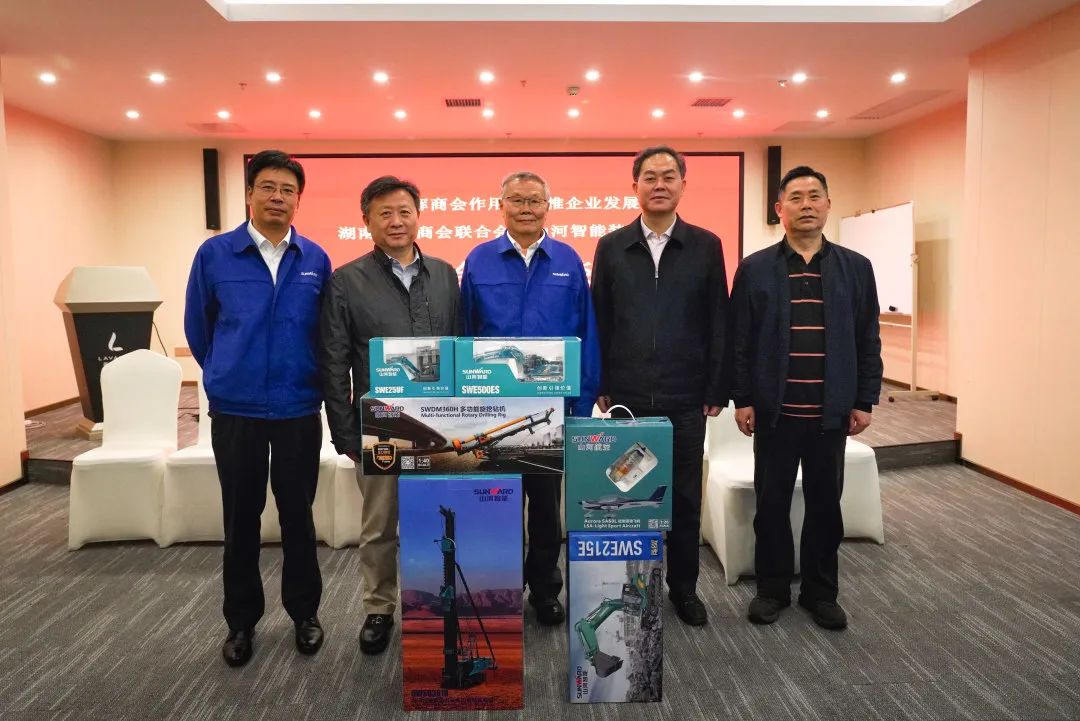 抱团出海，，，携手共赢！何清华带队赴湖南异地商会联合会造访交流