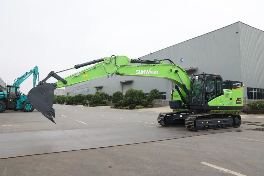 征战川藏铁路！恒峰g22智能新一代电动挖掘机乐成交付