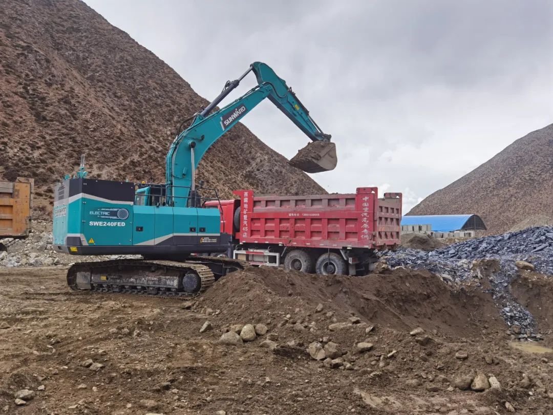 征战川藏铁路！恒峰g22智能新一代电动挖掘机乐成交付