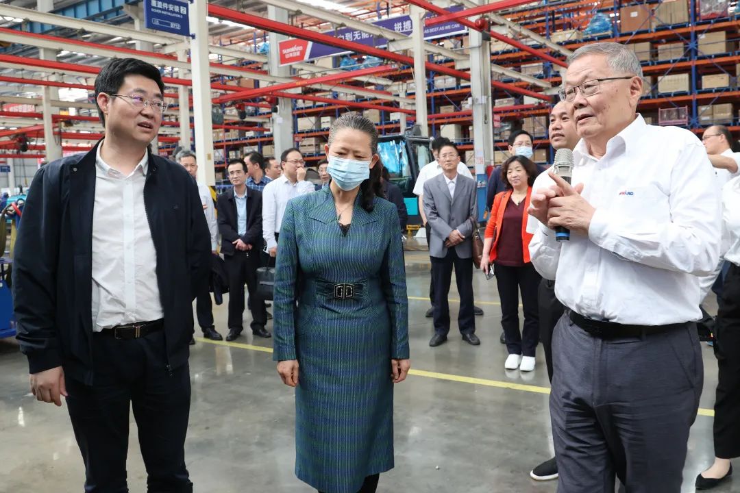 深化产学研相助！中南大学校长、中国工程院院士田红旗率团造访恒峰g22智能