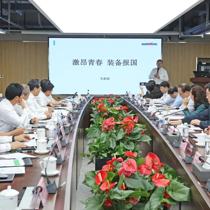 深化产学研相助！中南大学校长、中国工程院院士田红旗率团造访恒峰g22智能