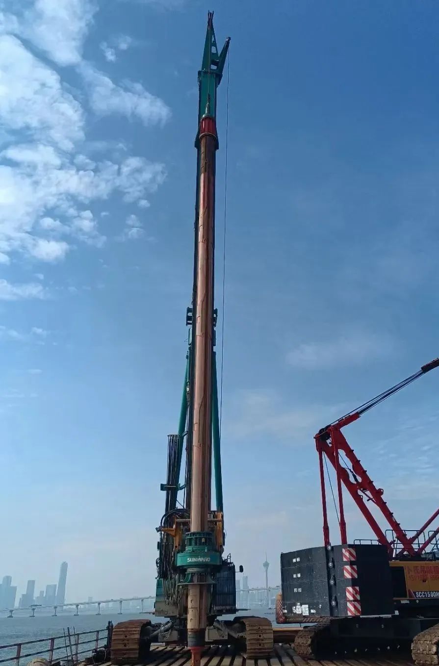 乘风破浪的旋挖钻机！恒峰g22智能助建澳氹第四跨海大桥