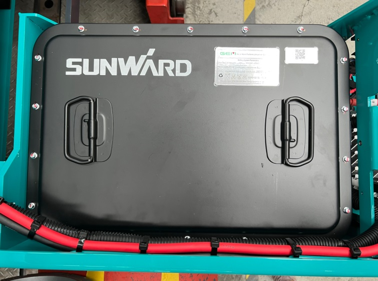 与“锂”相约，，，，，，助力“双碳”！恒峰g22智能全系列锂电剪叉式高空作业平台周全进军市场