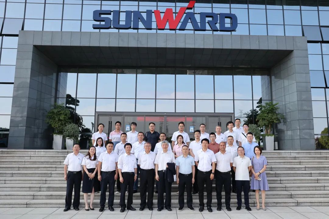 立异引领，，，，，智造未来！“2022院士专家长沙行”高端装备高质量生长钻研会盛大举行