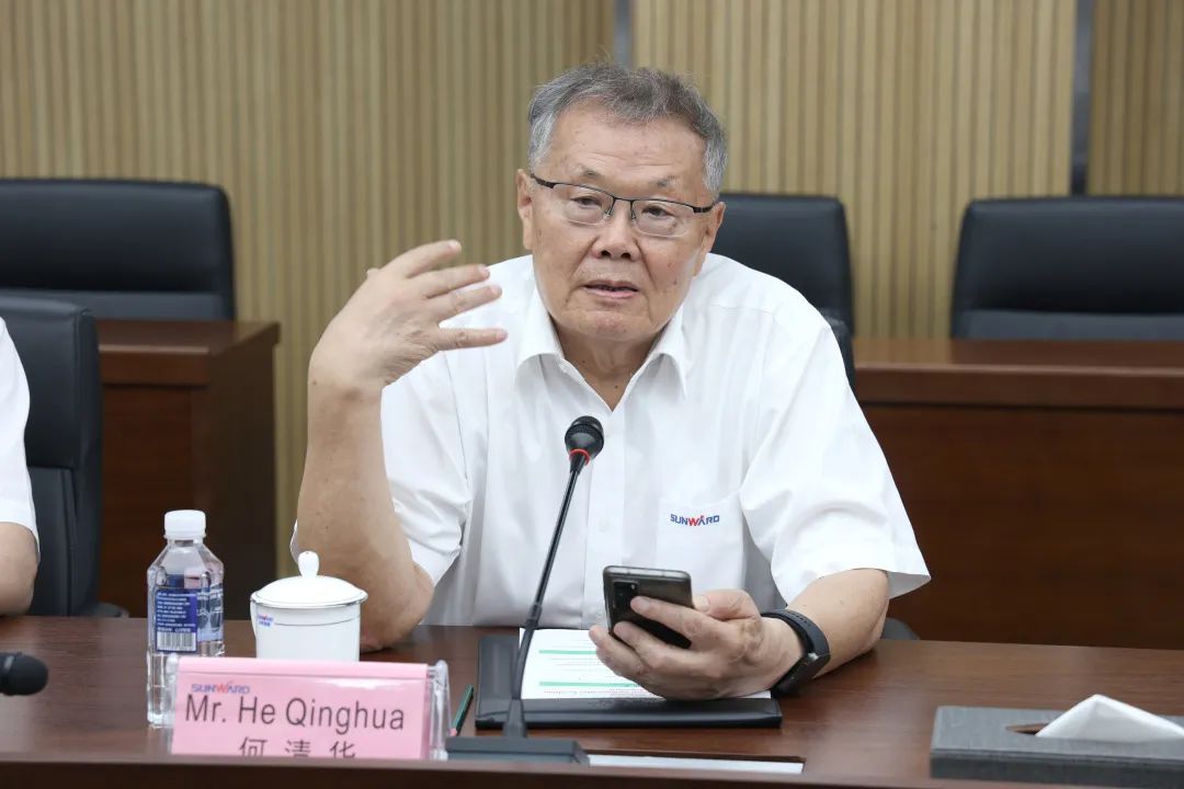 马拉维大使一行考察恒峰g22智能