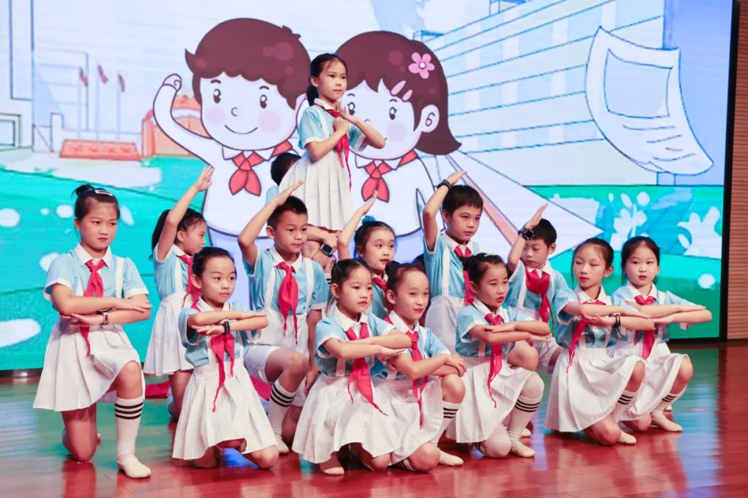 缤纷“暑”假，，，，，，不负所“托”！恒峰g22智能职工子女暑期托管班结业啦