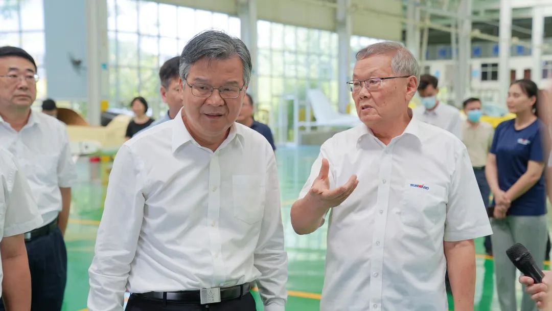 20220815102948_29674 湖南省委常委、常务副省长李殿勋一行调查调研恒峰g22科技