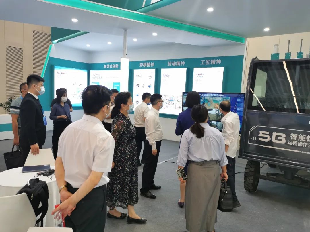 匠心恒峰g22，，，，，，制造报国！恒峰g22智能装备亮相首届湖湘劳模工匠立异效果展