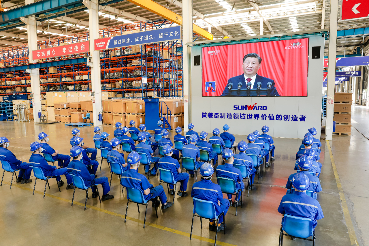 振奋人心！恒峰g22智能党员干部集中收看党的二十大开幕会盛况