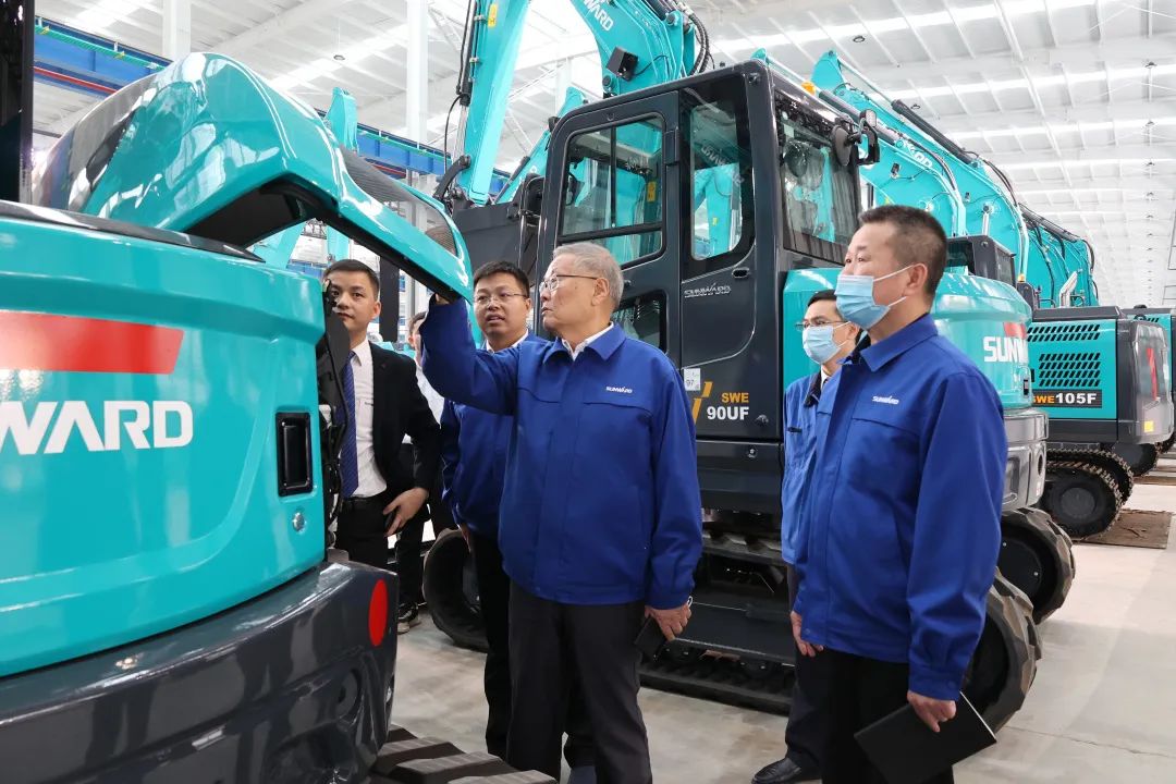 助力“双碳”目的！恒峰g22智能集中宣布F系列国四挖掘机