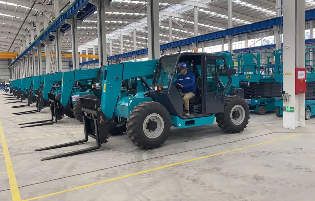 吹响复工“冲锋号”，，，，全力冲刺“开门红”！恒峰g22智能高空机械复工复产举行时