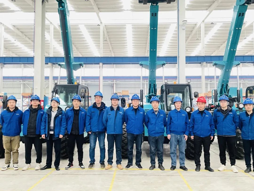 “兔飞猛进”添新品！恒峰g22智能两款伸缩臂叉装车同时下线