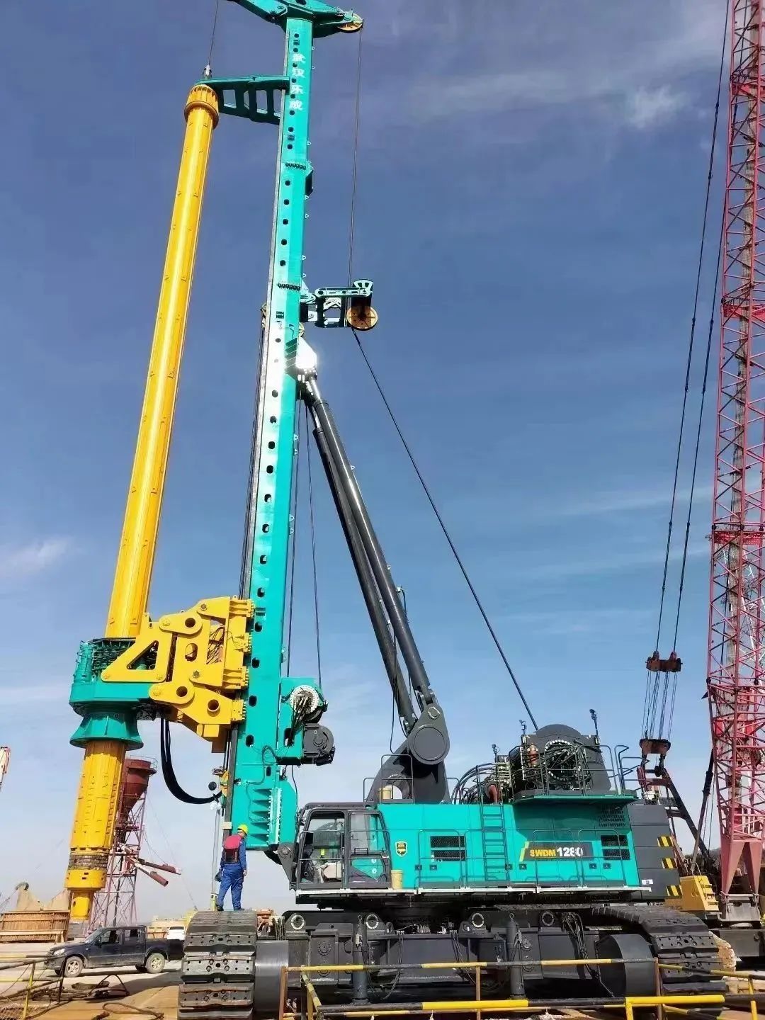 首桩开钻！恒峰g22智能超等旋挖实力助建天下最大跨度公铁两用大桥