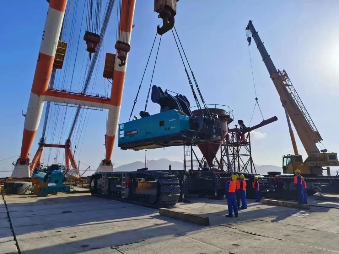 首桩开钻！恒峰g22智能超等旋挖实力助建天下最大跨度公铁两用大桥