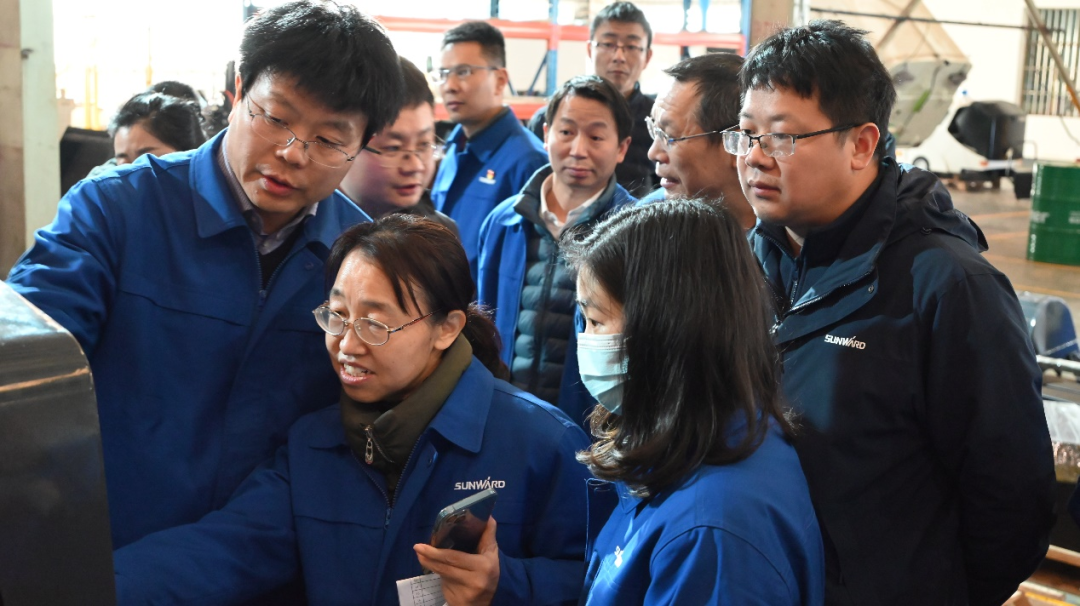 破拆应急，，，，智能继续！恒峰g22特装SWR280DE破拆机械人下线交付