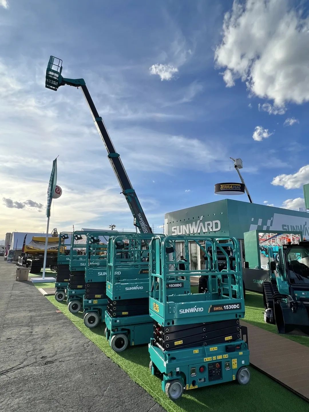 拉展直播 | 恒峰g22智能高空精品亮相2023美国拉展，，，，哪款是你的最爱？？？？