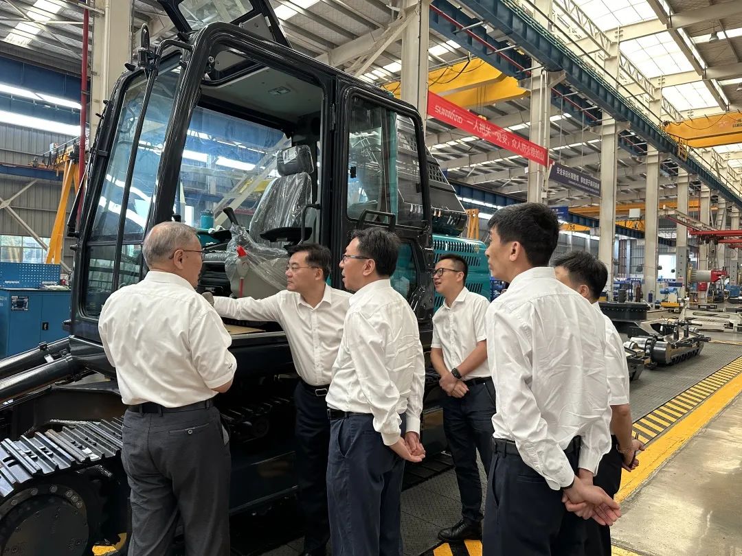 中国联通集团副总司理梁宝俊到访恒峰g22智能