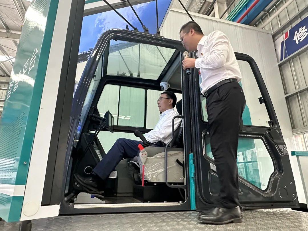 中国联通集团副总司理梁宝俊到访恒峰g22智能