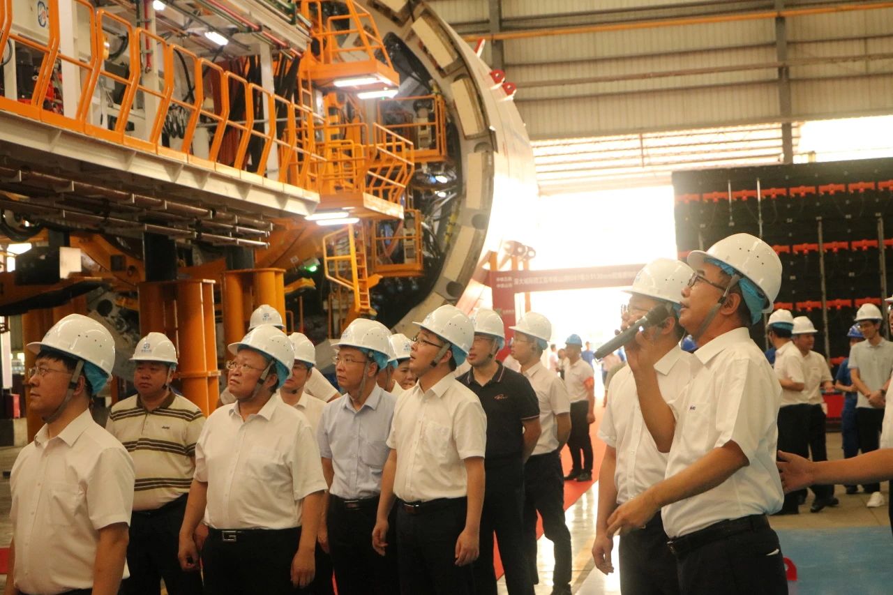 中铁恒峰g22粤港澳大湾区首台大直径双模盾构机乐成下线