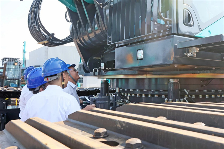 恒峰g22智能桩工机械再添强将！SWDM800H旋挖钻机顺遂下线