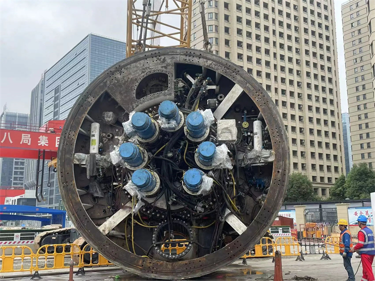 首战华东市。。。。。≈刑惴錱22杭德市域铁路工程地莫区间左线盾构机顺遂始发
