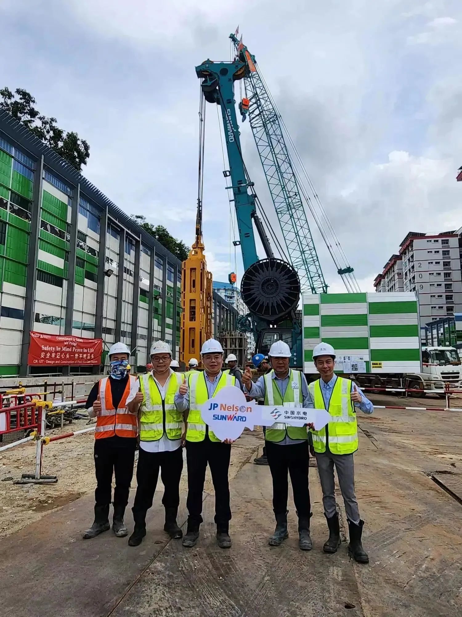 助力海内国际重大工程！恒峰g22智能液压抓斗实力“出圈”