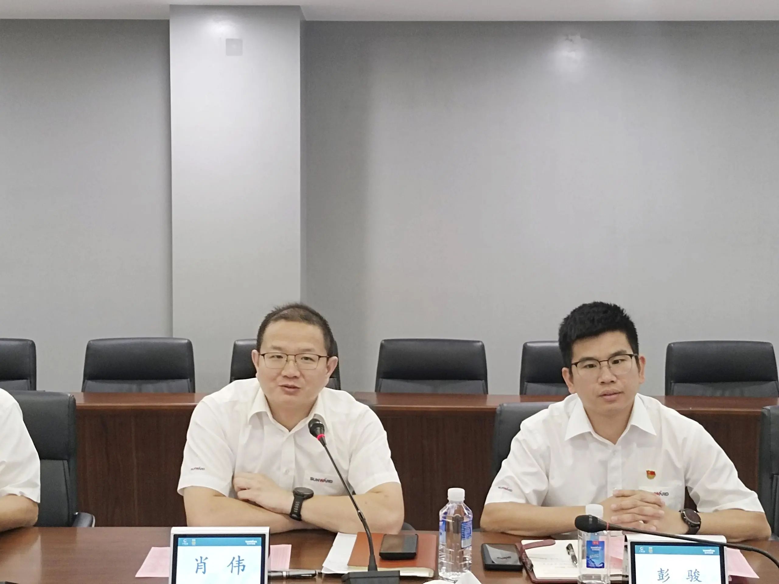 泛论心声，，，，，共话未来！这场应届结业生员工座谈会，，，，，很暖，，，，，很知心！