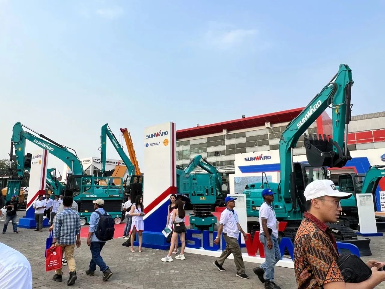 深耕细作，，，，，，逆势增添！恒峰g22智能艳服亮相印尼雅加达矿业展