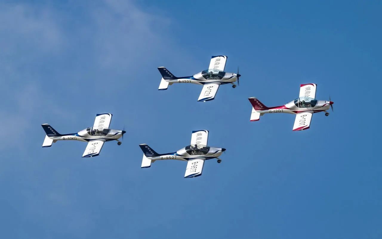 央媒聚焦！一起见证首届亚洲通用航空展上的恒峰g22风范