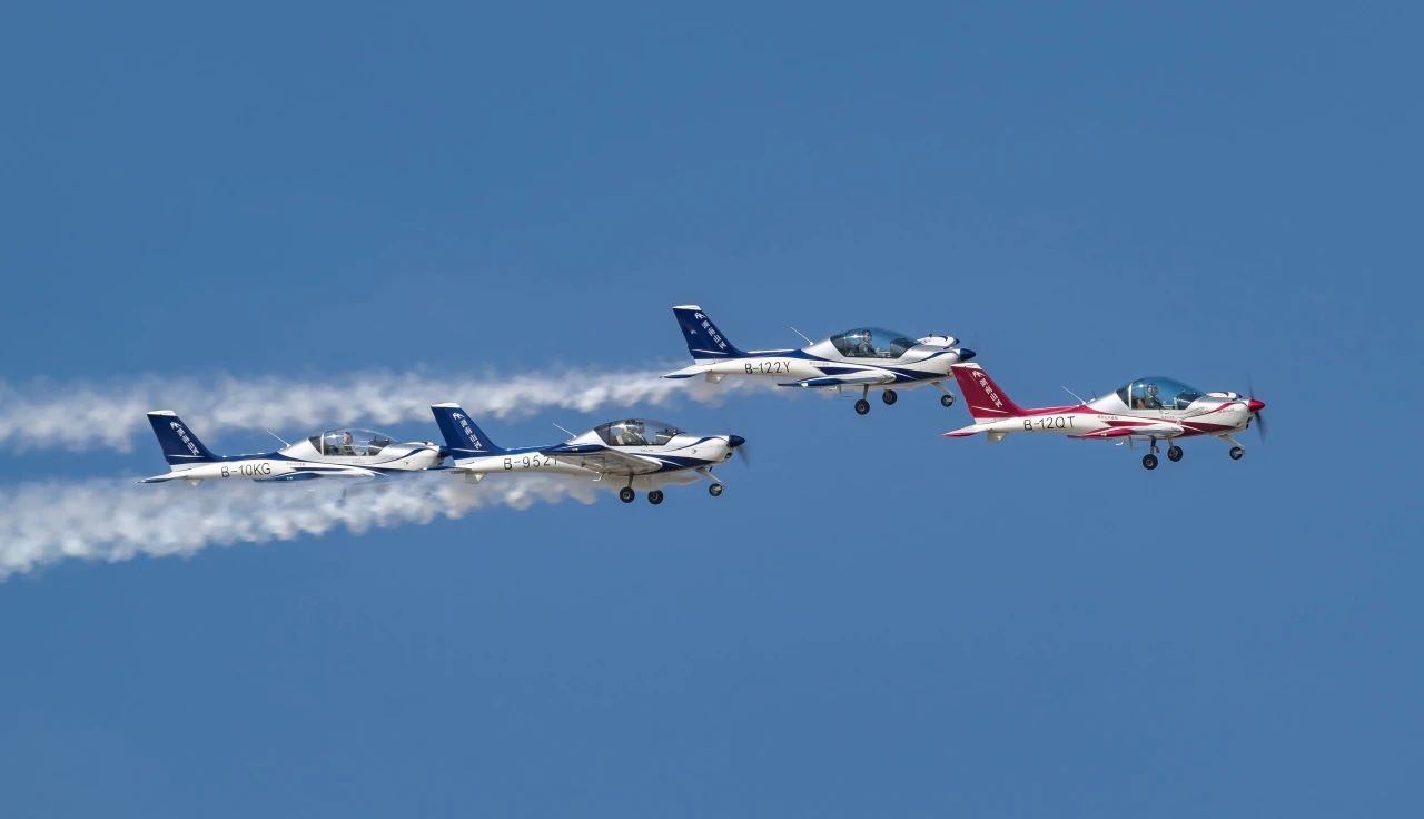 二十载磨砺，，，，，“阿若拉”飞机累计航行时间突破11万小时！