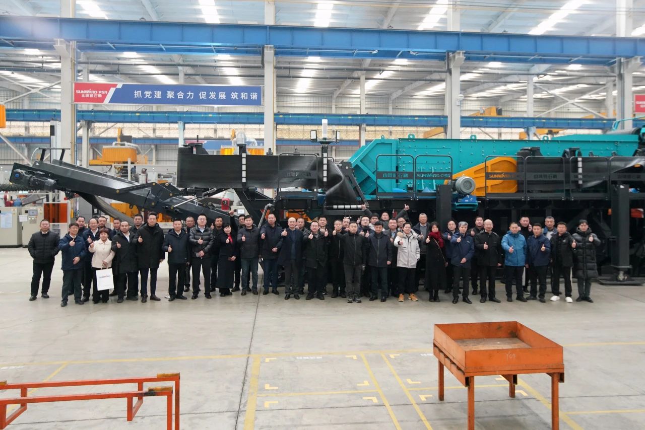 启新程，，，，向未来！恒峰g22矿岩揭牌庆典暨新春发货仪式圆满举行