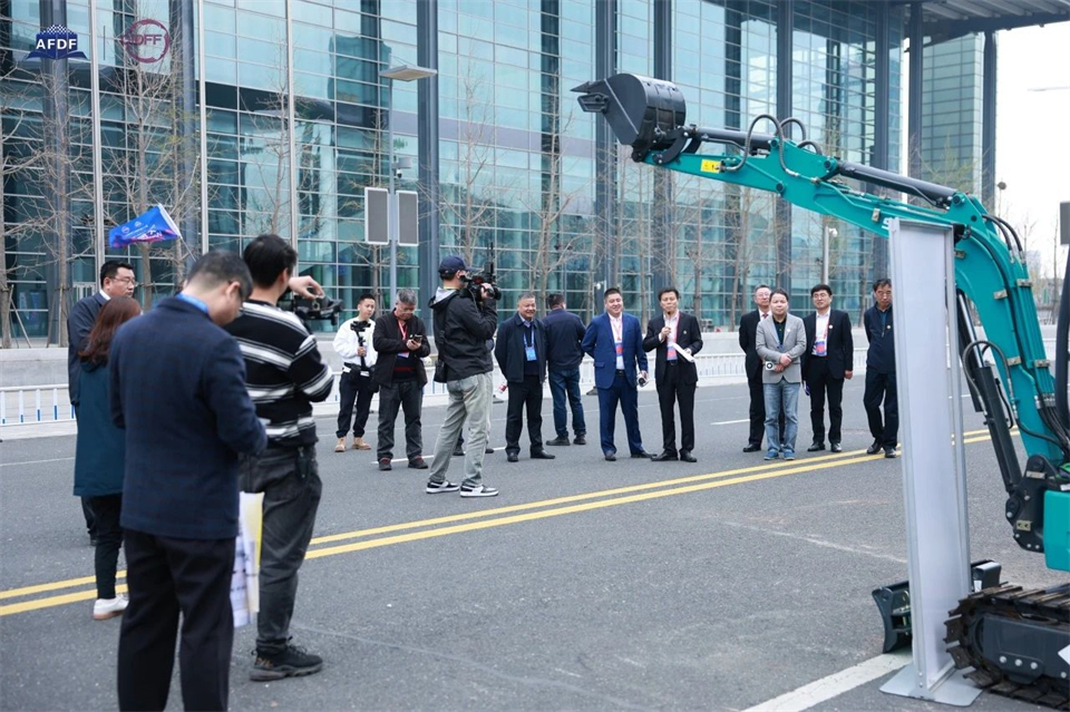 坚持立异，，，，，赋能工业！恒峰g22智能出席第十三届深基础工程生长论坛