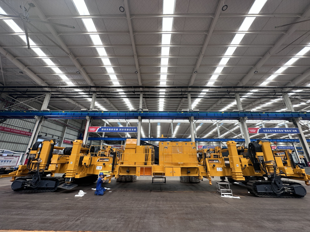 CPH-30J道岔铺换机组全球宣布！恒峰g22智能与宝鸡中车时代共绘铁路装备新篇章！