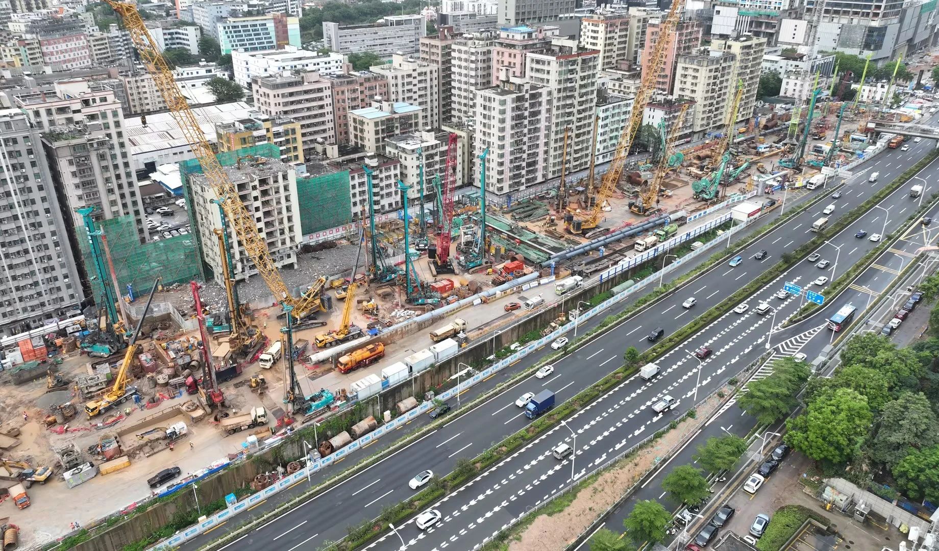 性能突出，，，超强助力！恒峰g22智能旋挖钻机助力深圳地铁五和站施工