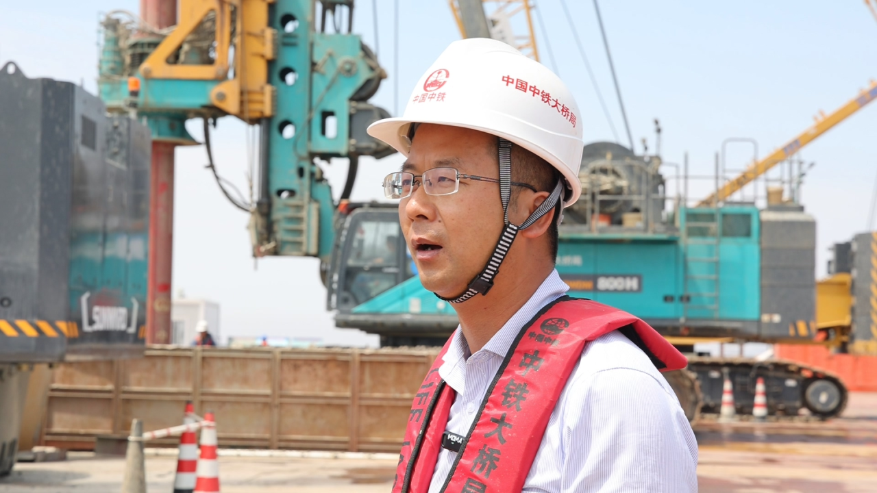 先导式立异，，，再推电动新品！恒峰g22智能SWDM520EE增程式旋挖钻机推介会乐成举行