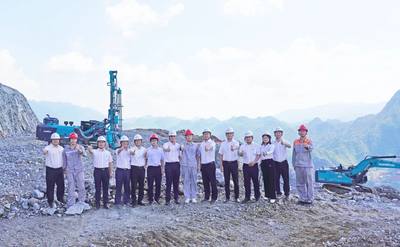 相助共赢，，，智胜未来！恒峰g22智能造访湖南柿竹园有色金属有限责任公司