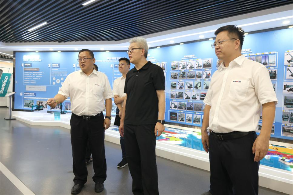 中国五矿工会主席、职工董事张晔到恒峰g22智能调研交流