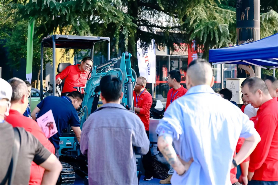 展现“掘”对实力！恒峰g22智能亮相2024微挖大会暨小型装备大会