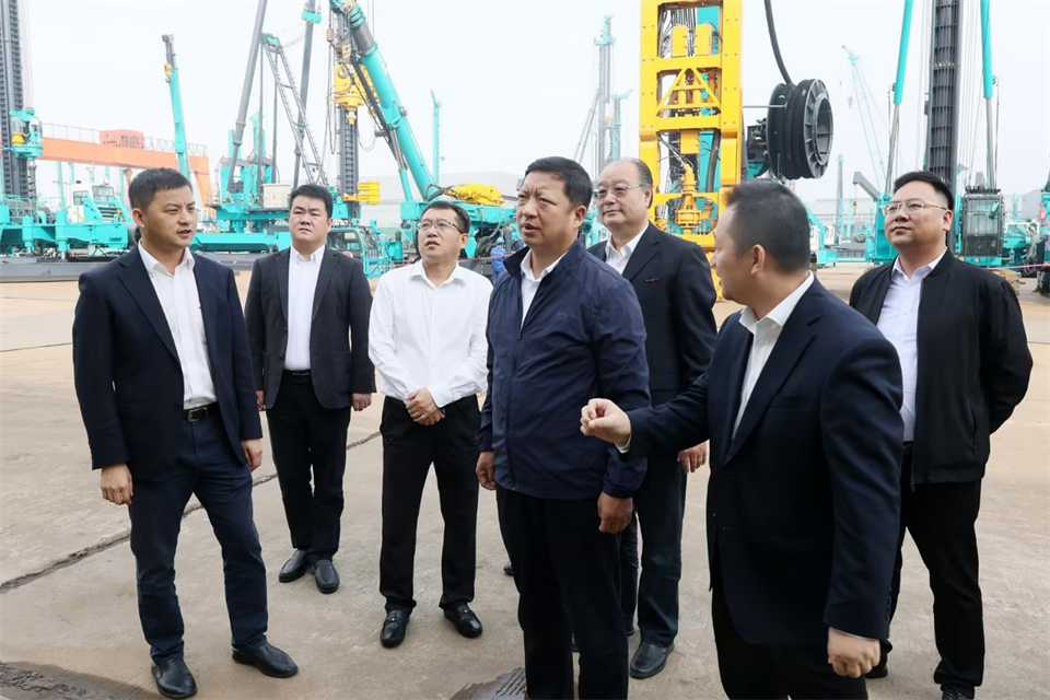 同船出海，，，，，，共赢未来！中铁九局副总司理刘峻峰一行到访恒峰g22智能