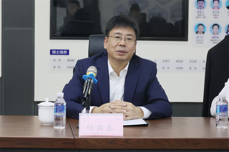 同船出海，，，，，，共赢未来！中铁九局副总司理刘峻峰一行到访恒峰g22智能