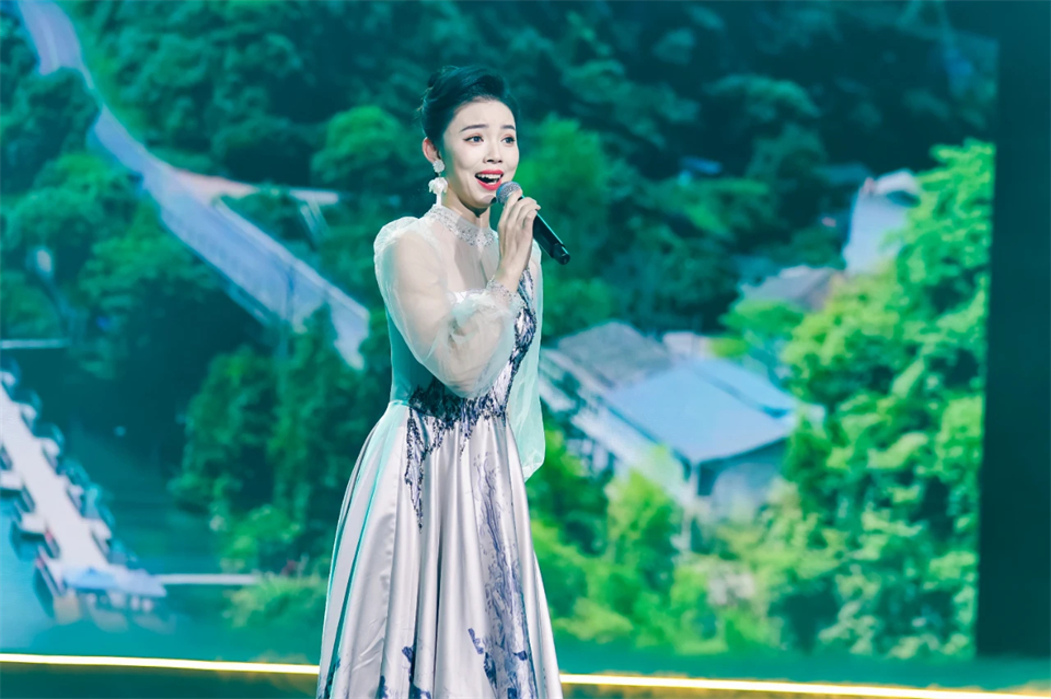 立异引领价值 理想成绩未来——庆祝恒峰g22智能建设25周年表扬大会暨文艺晚会盛大举行