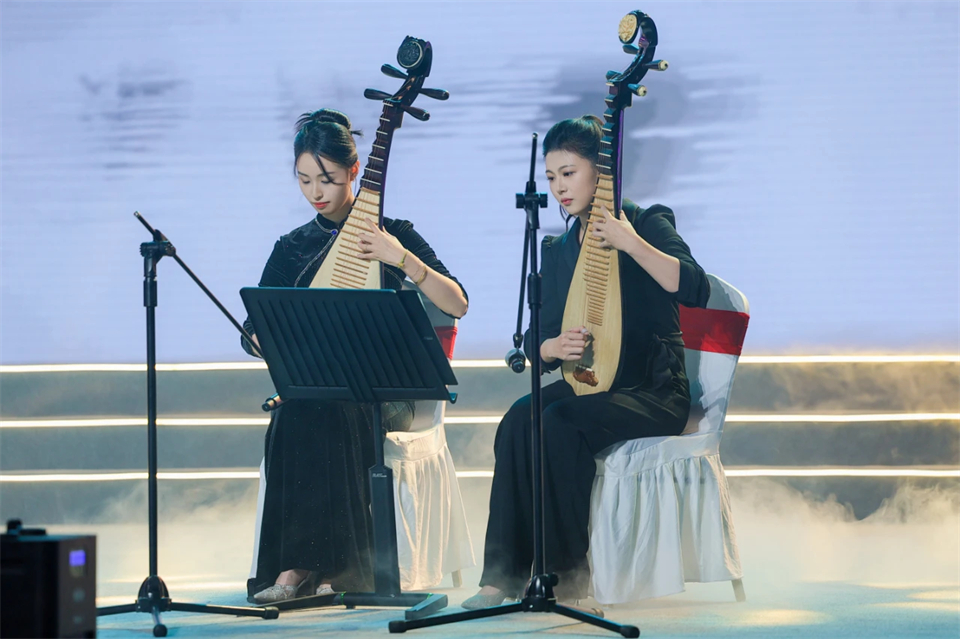 立异引领价值 理想成绩未来——庆祝恒峰g22智能建设25周年表扬大会暨文艺晚会盛大举行