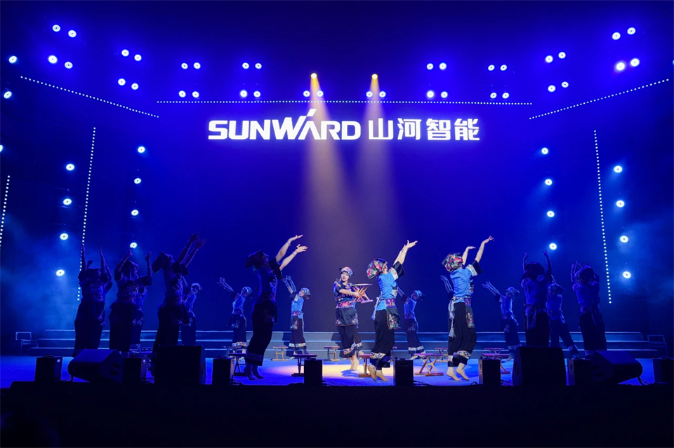 立异引领价值 理想成绩未来——庆祝恒峰g22智能建设25周年表扬大会暨文艺晚会盛大举行