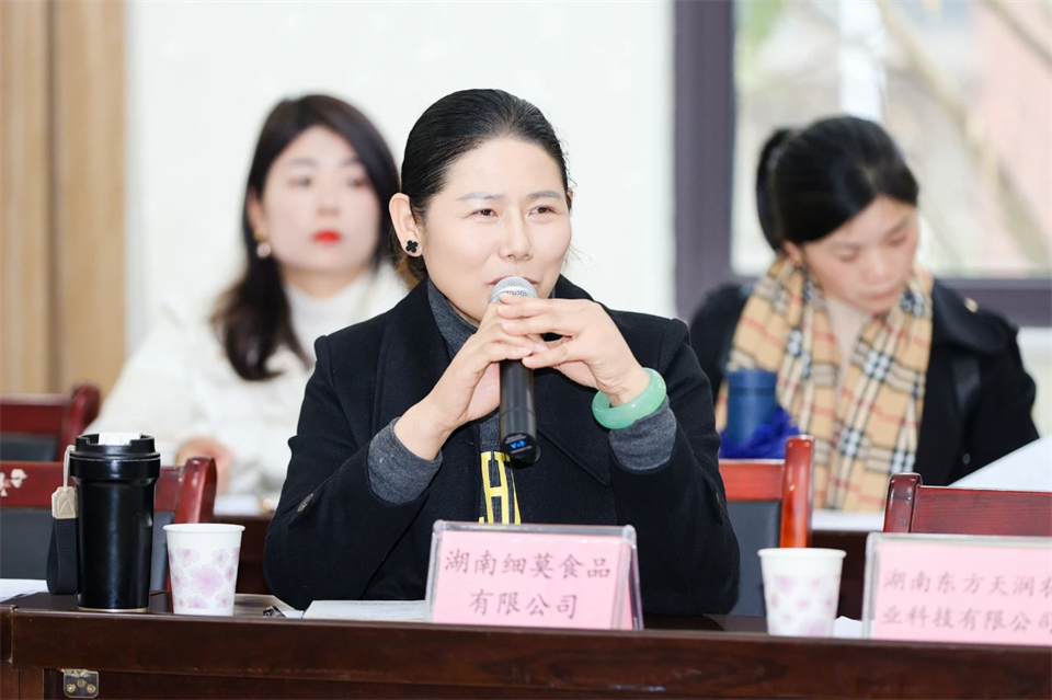 长龙街道、恒峰g22智能召开首届年货盛惠暨送春联文化惠民活动事情聚会