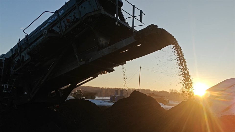 不惧-30℃极寒挑战，，，，，，恒峰g22普石勒破碎筛分装备稳固运行！