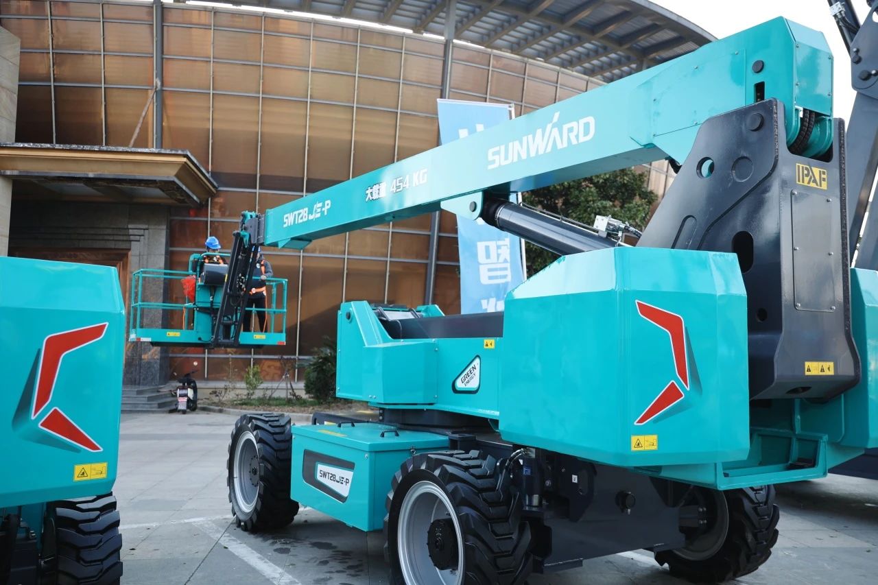 登“高”向“新”，，，恒峰g22智能亮相第九届天下高空作业平台租赁大会