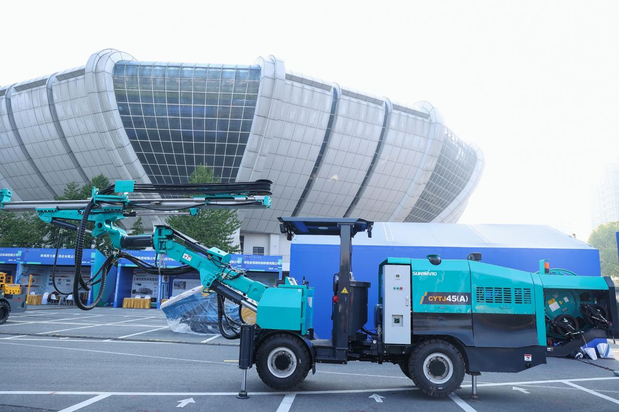 恒峰g22矿岩携井下掘进台车亮相苍南矿山井巷机械展