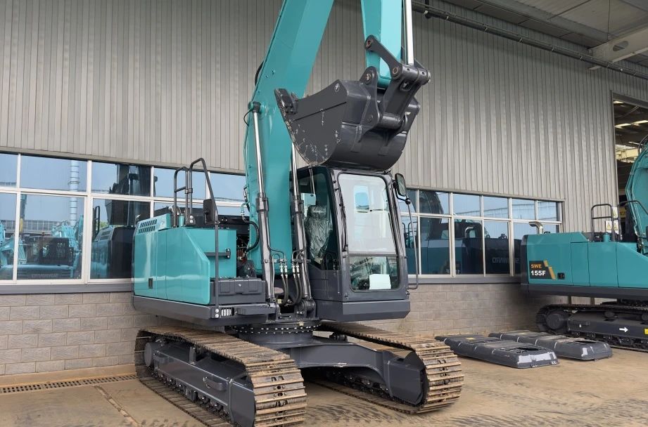 聚焦市场需求，，，，，，恒峰g22智能三款精品工程液压挖掘机乐成下线